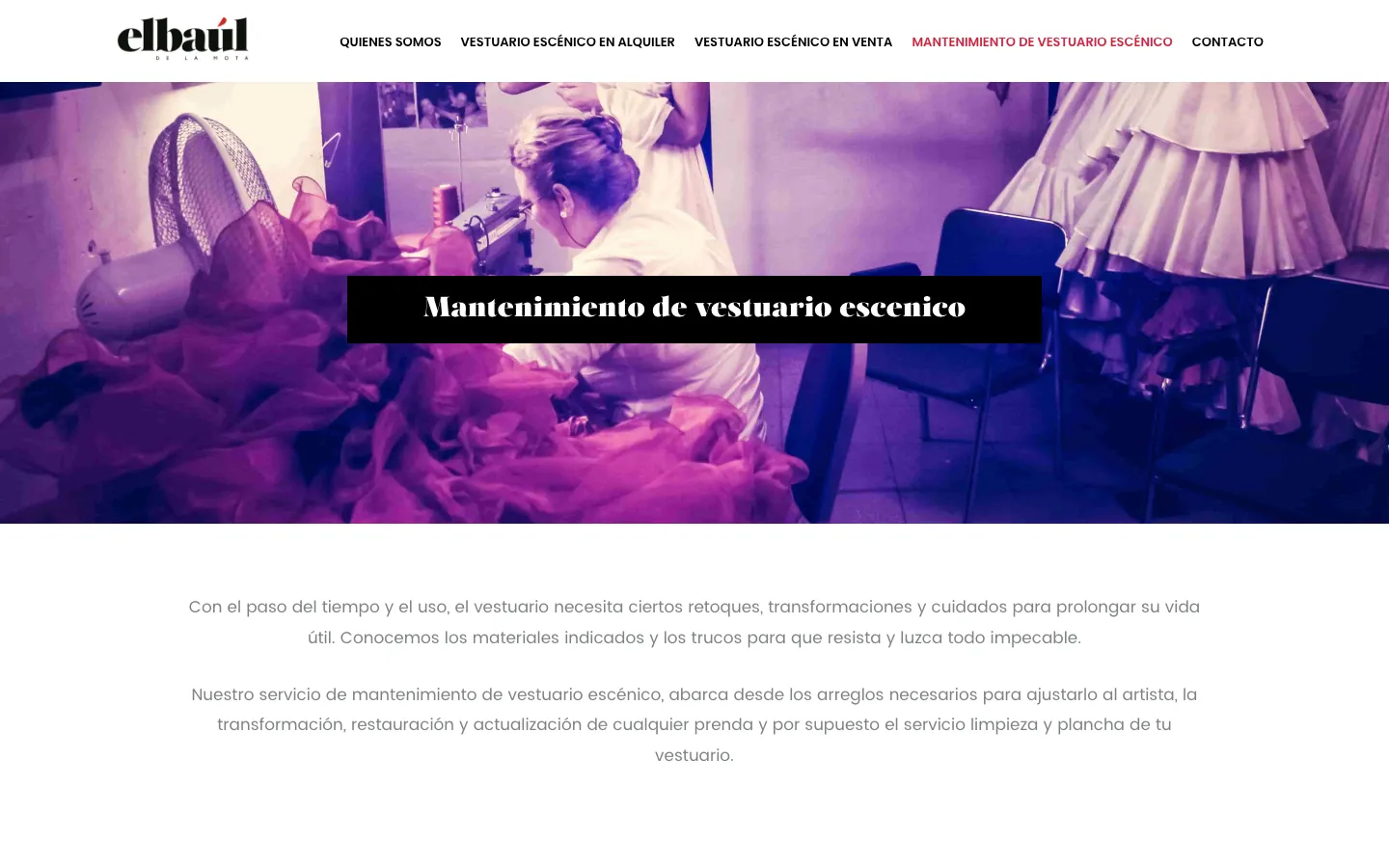 Página del servicio de mantenimiento de vestuario escénico con una costurera trabajando.